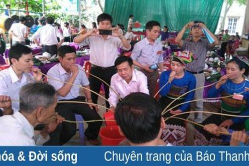 Đậm vị rượu cần của người Thái ở huyện miền núi Quan Sơn