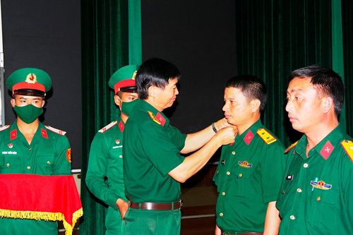 562 cán bộ Quân đoàn 3 được thăng quân hàm, nâng lương