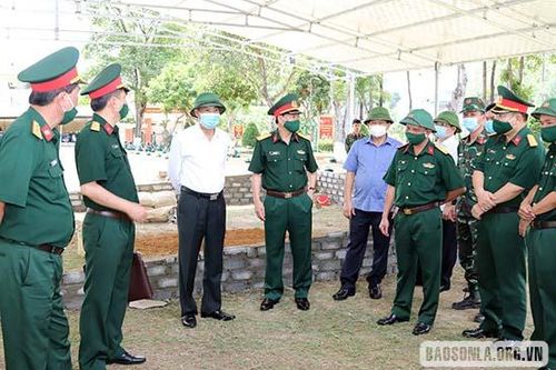 Đồng chí Bí thư Tỉnh ủy kiểm tra một số công trình chuẩn bị diễn tập KVPT tỉnh