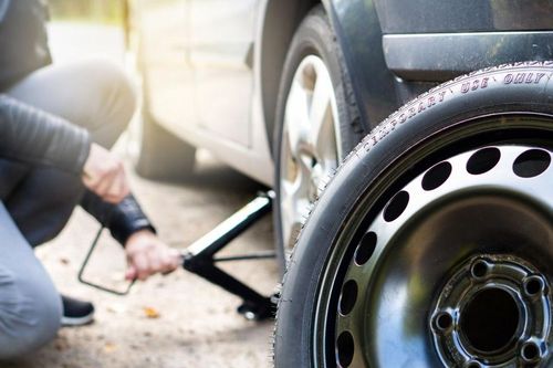 Những dấu hiệu cảnh báo bạn nên thay lốp cho xe ô tô