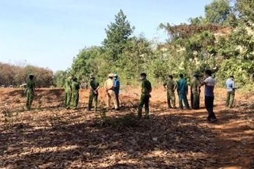 Vây bắt đối tượng truy nã dùng hung khí chống trả lực lượng chức năng
