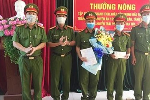 Khen thưởng thành tích đột xuất hai tập thể phá án ma túy