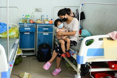 Xúc động mẹ F1 xin vào chăm con F0 trong khu cách ly