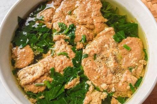 Canh cua đồng nấu rau mồng tơi, rau đay