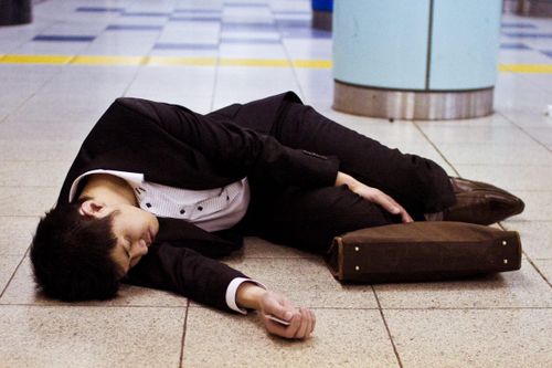 Cái chết của một nhân viên phơi bày văn hóa làm việc độc hại ở Hàn