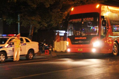 CSGT Đắk Lắk trắng đêm kiểm soát người về từ TP.HCM