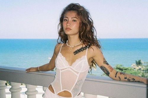 Áo corset, đồ xuyên thấu trở thành mốt