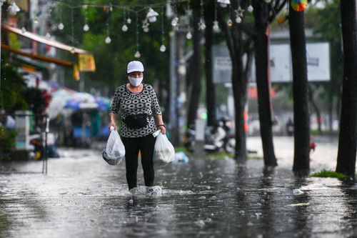 Nhiều nơi ở quận Bình Thạnh ngập sau cơn mưa lớn