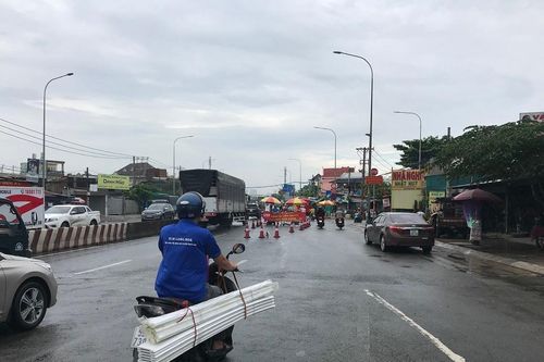 Lấy mẫu dịch tễ người từ TP Hồ Chí Minh, tỉnh khác về Bình Phước khi qua chốt kiểm soát