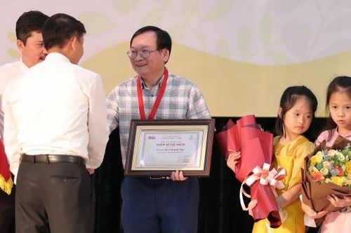 Nhà văn Nguyễn Nhật Ánh: 'Đốt lên một que diêm để xua tan sự thờ ơ'
