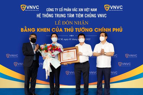 VNVC đón nhận Bằng khen của Thủ tướng về thành tích phòng chống dịch COVID-19