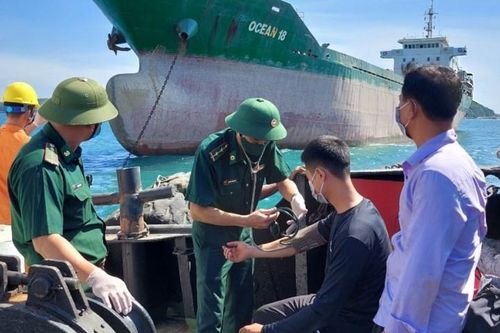 Cứu ba ngư dân trên vùng biển Quảng Bình