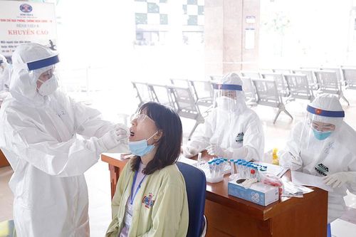 Bộ Y tế yêu cầu các phòng khám, nhà thuốc sàng lọc kỹ các trường hợp nghi mắc Covid-19