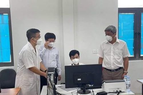Thứ trưởng Bộ Y tế Nguyễn Trường Sơn kiểm tra đột xuất Bệnh viện dã chiến số 2 Bắc Giang