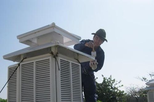 Hà Nội tiếp tục hứng chịu nắng nóng 40 độ C