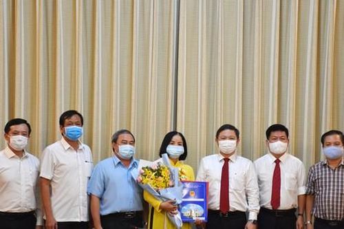 Bà Lê Thị Hồng Hậu làm Chủ tịch HĐTV Công ty TNHH MTV Dịch vụ cơ quan nước ngoài