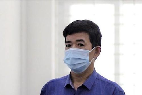 Nhận hối lộ 20 triệu đồng và 13 quả trứng đà điểu, cựu kiểm sát viên lãnh 3 năm tù giam