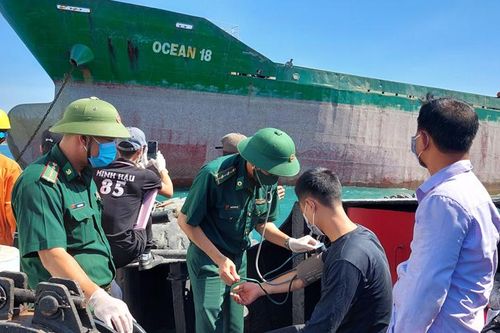 Quảng Bình: Tàu cá bị đâm chìm, 3 ngư dân may mắn được cứu sống