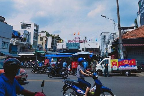 TP.HCM: Phong tỏa khẩn cấp chợ Phú Nhuận vì phát hiện ca nghi nhiễm Covid-19