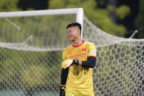Thủ môn Văn Toản cản phá penalty trận Việt Nam vs Jordan