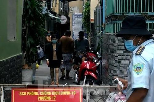 Phong tỏa chợ Phú Nhuận và hàng trăm hộ dân liên quan ca nghi mắc COVID-19