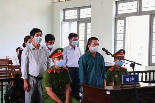 6 cựu lãnh, cán bộ đạo bệnh viện Phan Thiết hầu tòa trong vụ án 'tham ô tài sản'
