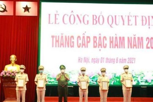 Hơn 5.600 cán bộ, chiến sỹ Công an Hà Nội được thăng cấp, nâng lương