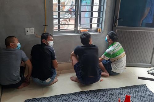 Xử phạt các đối tượng đánh bạc tại vùng dịch hơn 100 triệu đồng