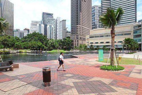 Malaysia bơm tiền trước ngày phong tỏa, Pháp kết luận 'sốc' về vắc-xin Covid-19