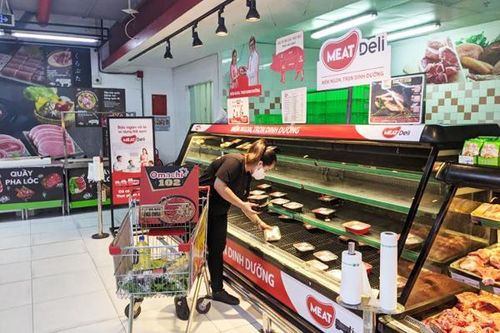 TP.HCM giãn cách xã hội: Thịt heo sạch, gà tươi 'cháy hàng'