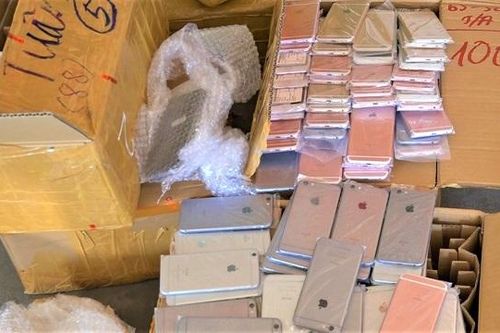 Bắt 5 thùng điện thoại trị giá hàng tỉ đồng trên tàu từ TP HCM ra Hà Nội