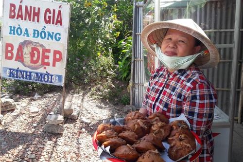 Về Tiền Giang ngang chợ Giồng, ăn bánh giá đặc sản đất Gò Công