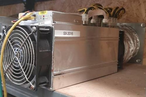 Đột kích trang trại nghi trồng cần sa, cảnh sát phát hiện cơ sở 'đào' Bitcoin khổng lồ