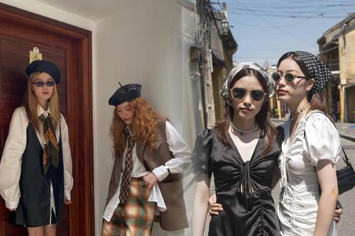 Lên đồ xinh yêu sành điệu mà vẫn trẻ trung cùng cặp mẫu sinh đôi Gen Z
