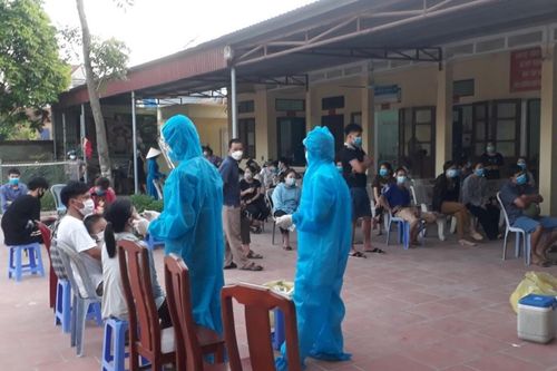 Thầy giáo ở Bắc Giang nhắn vợ y tá tại tâm dịch: 'Đừng khóc nhé! Nước mắt chỉ dành cho ngày chiến thắng'