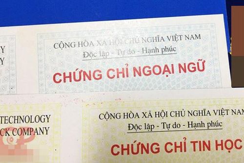 Vì sao Bộ Nội vụ đề xuất cắt bỏ hàng loạt chứng chỉ bồi dưỡng với công chức, viên chức?