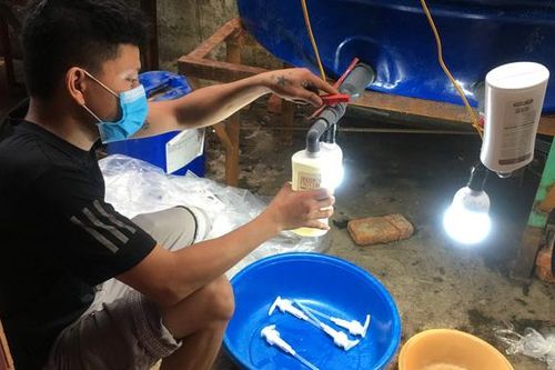 Thu mua nguyên liệu trôi nổi đóng thành dầu gội, sữa tắm, nước giặt nổi tiếng