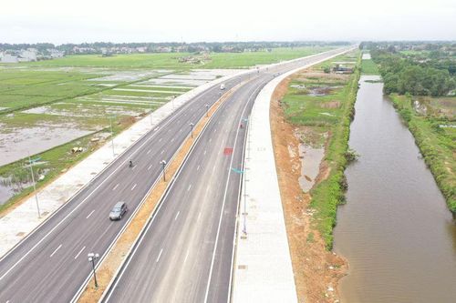 Tạo hành lang pháp lý để quản lý, bảo vệ kết cấu hạ tầng đường bộ một cách đồng bộ và hiệu quả