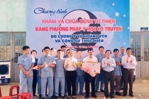 Ông Võ Hoàng Yên đã nộp lại bằng khen cho tỉnh Quảng Ngãi sau khi chữa bệnh không hiệu quả