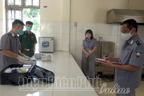 Các bếp ăn dã chiến khu cách ly huyện Tuần Giáo đảm bảo an toàn thực phẩm