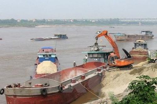 Xử phạt hơn 47 triệu đồng với hành vi khai thác cát trái phép trên sông Hồng