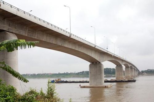 Xây dựng cầu qua sông có đê phải bảo đảm thoát lũ