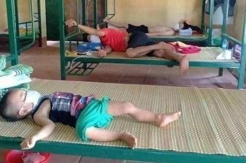 Những đôi mắt trẻ thơ ngơ ngác trong khu cách ly