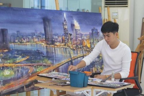 Họa sĩ trẻ vẽ tranh về các thành phố của Việt Nam