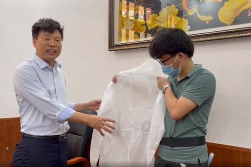 Sáng tạo đồ bảo hộ có thể hút khí từ bên ngoài vào giúp hạ nhiệt cho y bác sĩ