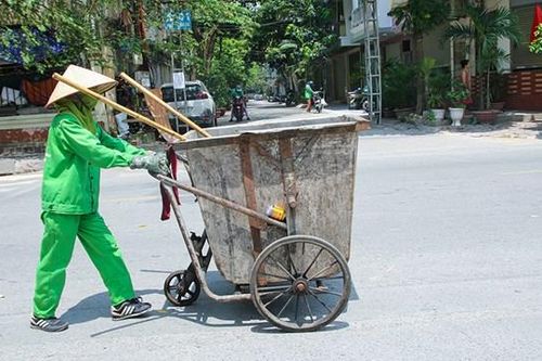 Những giấc ngủ vội giữa cái nắng như 'đổ lửa' ở Thủ đô