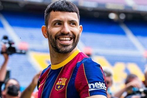 Aguero tặng đồng hồ, xe cho nhân viên Man City