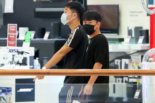Xuân Trường và đồng đội tranh thủ mua sắm ở Dubai