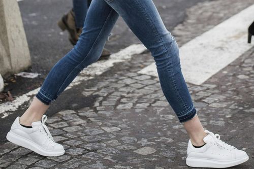 Quần jeans bó sát đã lỗi thời trong năm 2021?