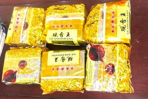 Hai thanh niên đi xe máy, mang theo 6 kg ma túy đá
